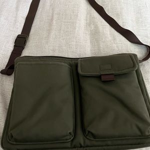 cross body with pockets, paisley interior